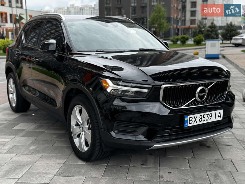 Позашляховик / Кросовер Volvo XC40 2022 в 