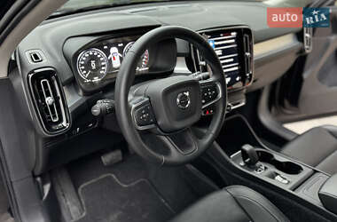 Позашляховик / Кросовер Volvo XC40 2022 в 