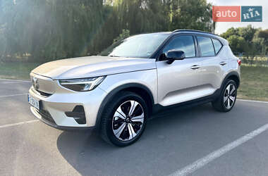 Позашляховик / Кросовер Volvo XC40 2023 в 
