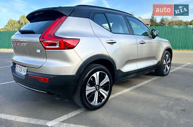 Позашляховик / Кросовер Volvo XC40 2023 в 