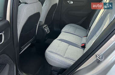 Позашляховик / Кросовер Volvo XC40 2023 в 