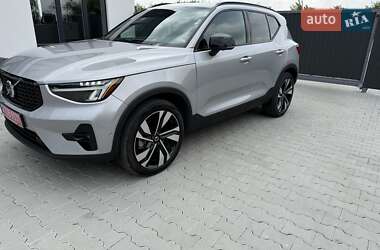 Внедорожник / Кроссовер Volvo XC40 2023 в 