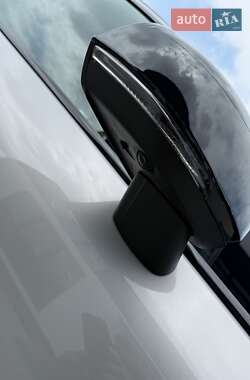 Внедорожник / Кроссовер Volvo XC40 2023 в 