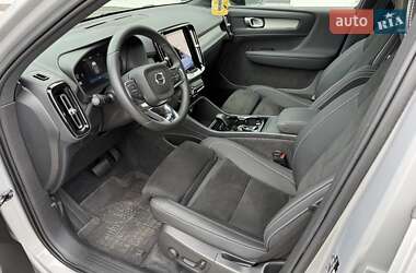 Внедорожник / Кроссовер Volvo XC40 2023 в 