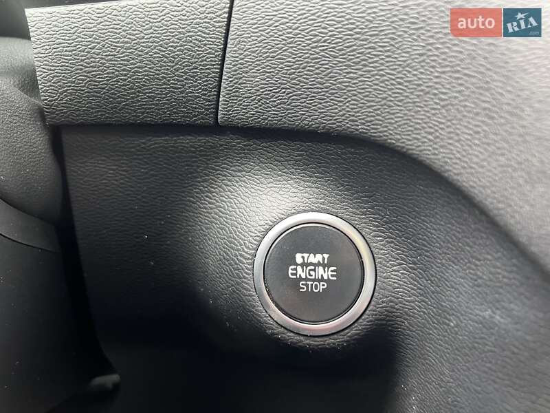 Внедорожник / Кроссовер Volvo XC40 2018 в Киеве