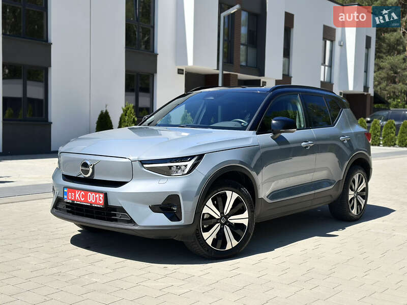 Внедорожник / Кроссовер Volvo XC40 2023 в 