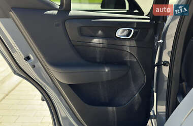 Внедорожник / Кроссовер Volvo XC40 2023 в 