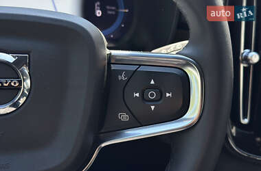 Внедорожник / Кроссовер Volvo XC40 2023 в 