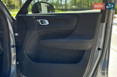 Внедорожник / Кроссовер Volvo XC40 2023 в 