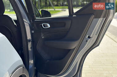 Внедорожник / Кроссовер Volvo XC40 2023 в 