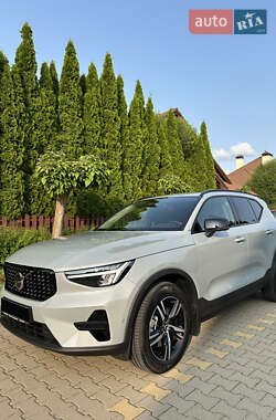Внедорожник / Кроссовер Volvo XC40 2025 в Киеве