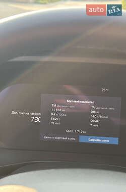 Позашляховик / Кросовер Volvo XC40 2025 в 