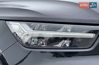 Позашляховик / Кросовер Volvo XC40 2020 в 