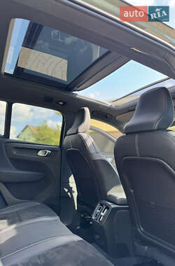 Позашляховик / Кросовер Volvo XC40 2021 в 