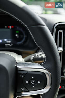 Внедорожник / Кроссовер Volvo XC40 2021 в 