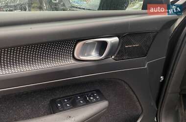 Внедорожник / Кроссовер Volvo XC40 2020 в 