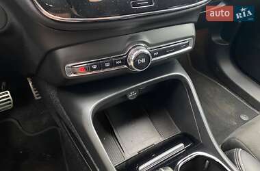 Внедорожник / Кроссовер Volvo XC40 2020 в 
