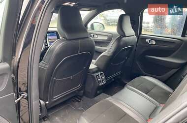 Внедорожник / Кроссовер Volvo XC40 2020 в 