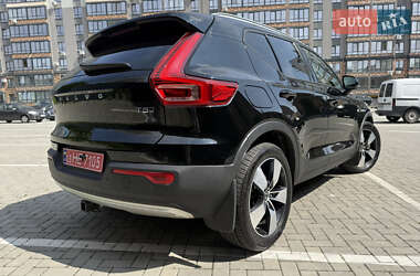 Внедорожник / Кроссовер Volvo XC40 2021 в 
