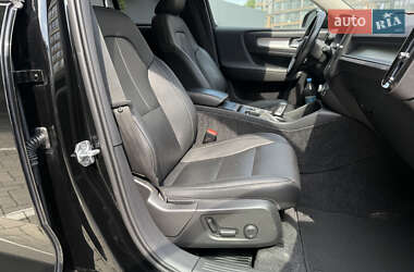 Внедорожник / Кроссовер Volvo XC40 2021 в 