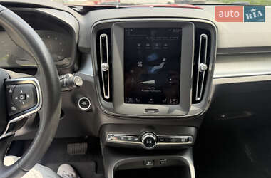 Внедорожник / Кроссовер Volvo XC40 2021 в 