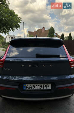 Внедорожник / Кроссовер Volvo XC40 2021 в 