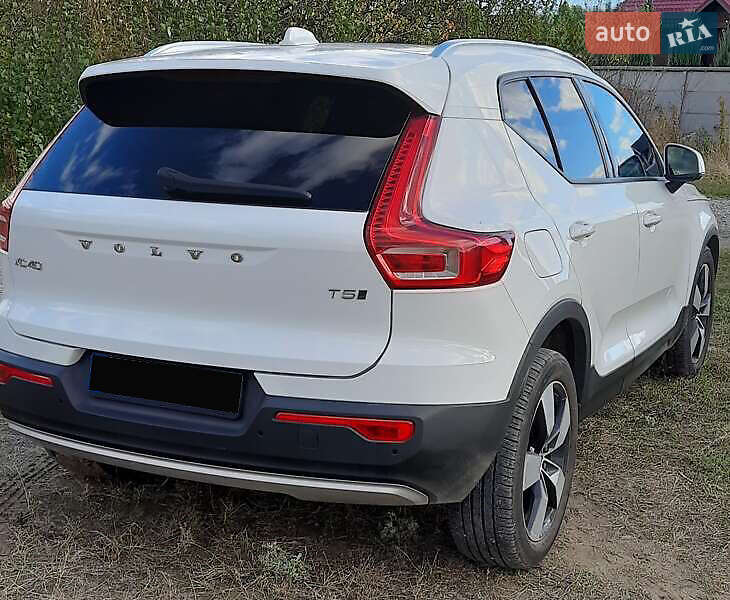 Внедорожник / Кроссовер Volvo XC40 2019 в Киеве