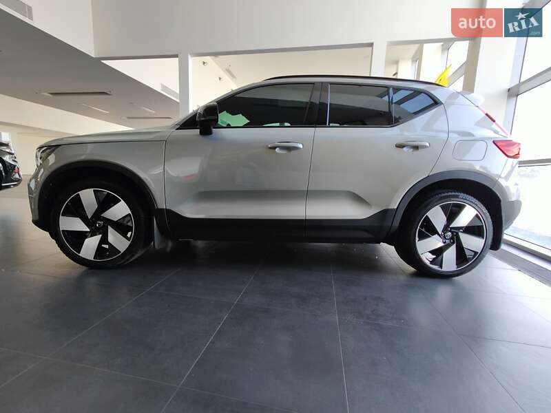Внедорожник / Кроссовер Volvo XC40 2022 в Киеве