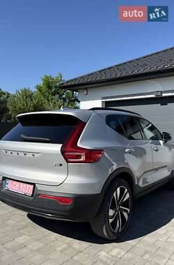 Внедорожник / Кроссовер Volvo XC40 2023 в 