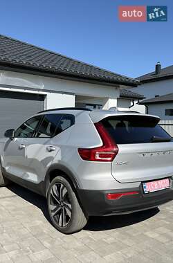 Внедорожник / Кроссовер Volvo XC40 2023 в 