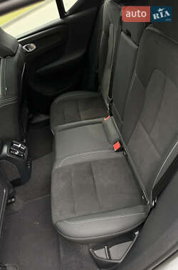 Внедорожник / Кроссовер Volvo XC40 2022 в 