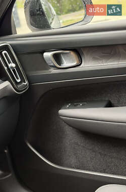 Внедорожник / Кроссовер Volvo XC40 2022 в 