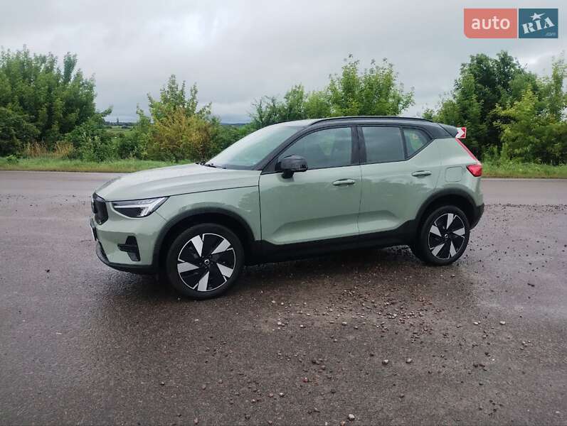 Внедорожник / Кроссовер Volvo XC40 2023 в Дубно
