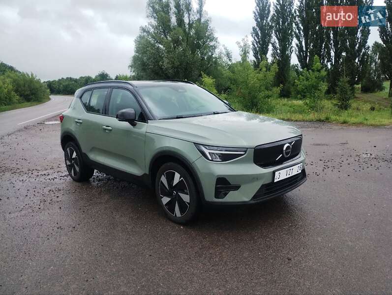 Внедорожник / Кроссовер Volvo XC40 2023 в Дубно