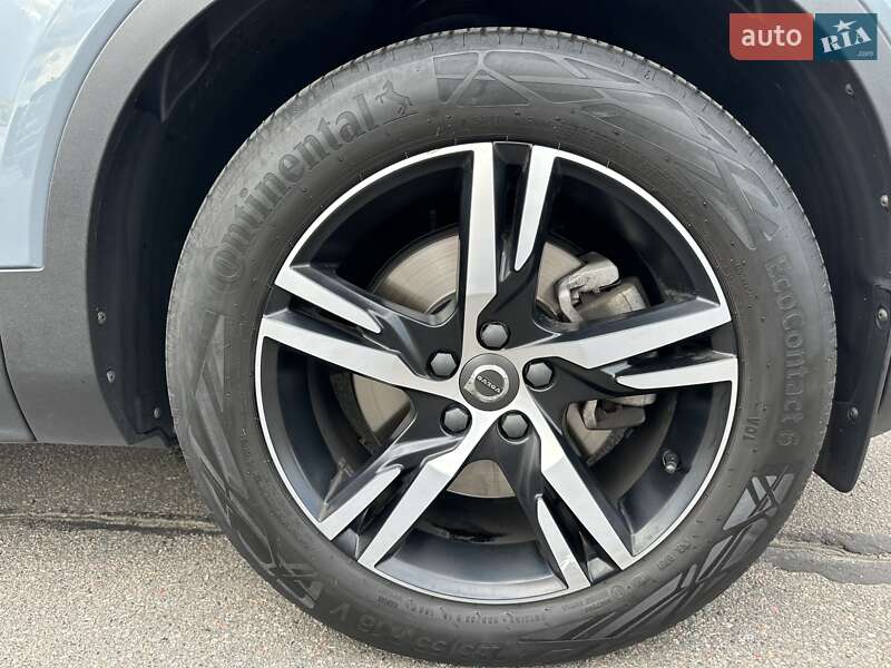 Внедорожник / Кроссовер Volvo XC40 2020 в Киеве