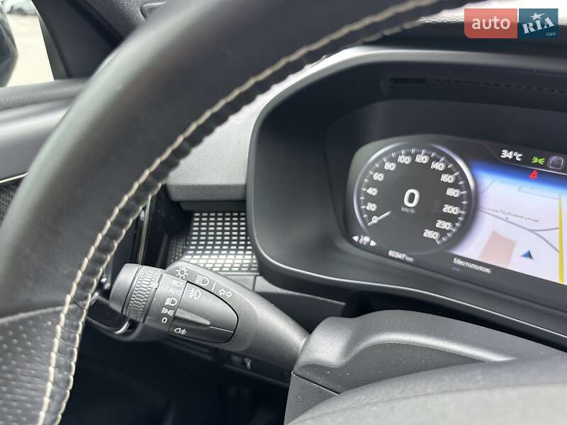 Внедорожник / Кроссовер Volvo XC40 2020 в Киеве