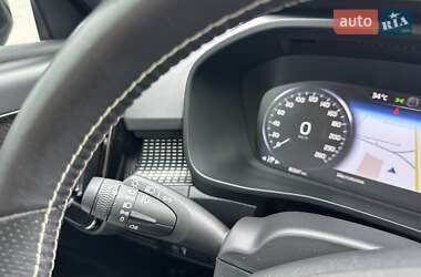 Внедорожник / Кроссовер Volvo XC40 2020 в 