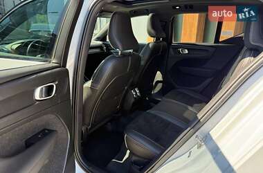 Внедорожник / Кроссовер Volvo XC40 2021 в 