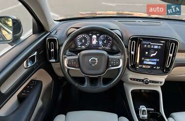 Внедорожник / Кроссовер Volvo XC40 2019 в 