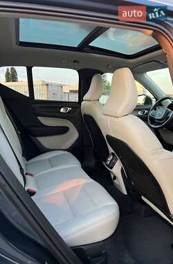 Внедорожник / Кроссовер Volvo XC40 2019 в 