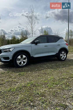 Внедорожник / Кроссовер Volvo XC40 2018 в 