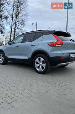 Внедорожник / Кроссовер Volvo XC40 2018 в 