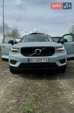 Внедорожник / Кроссовер Volvo XC40 2018 в 