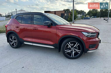 Внедорожник / Кроссовер Volvo XC40 2020 в 