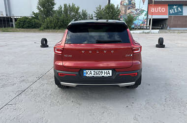 Внедорожник / Кроссовер Volvo XC40 2020 в 