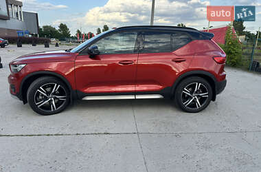 Внедорожник / Кроссовер Volvo XC40 2020 в 