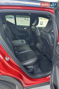 Внедорожник / Кроссовер Volvo XC40 2020 в 