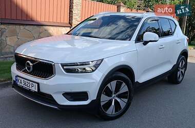 Внедорожник / Кроссовер Volvo XC40 2021 в Киеве
