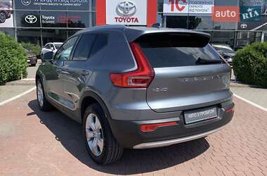 Внедорожник / Кроссовер Volvo XC40 2018 в 
