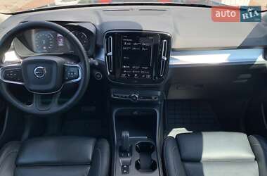 Внедорожник / Кроссовер Volvo XC40 2018 в 